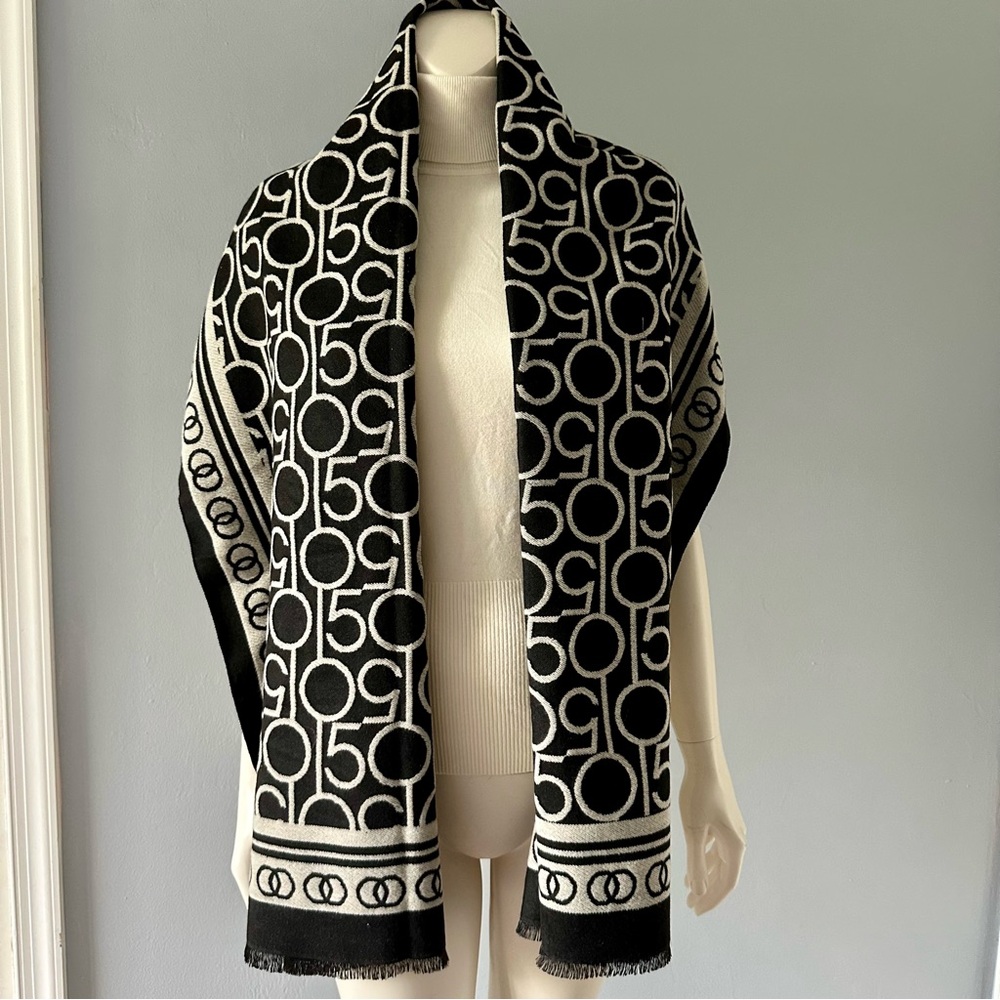 NWT Bloomingdale’s Limited Edition Scarf Shawl